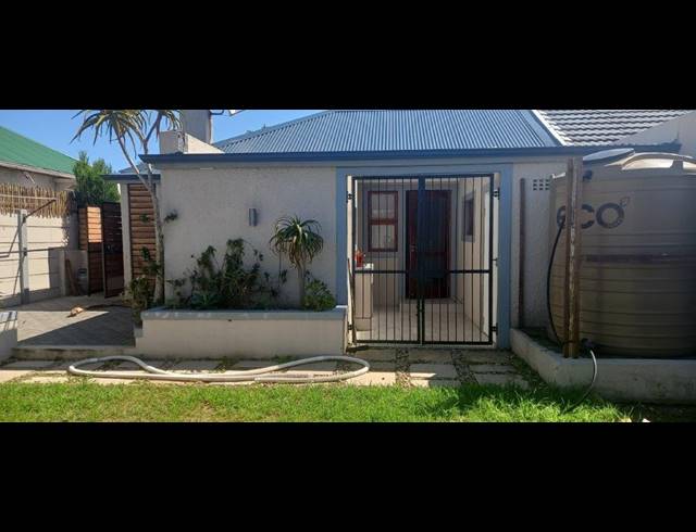 2 BEDROOM HOUSE RENTED IN SOUTH END